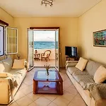 On The - Akroyali Family Appartement