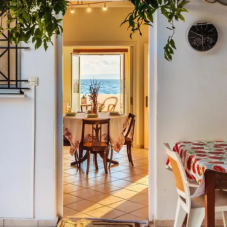 On The - Akroyali Family Διαμέρισμα *