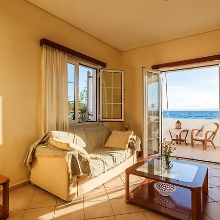 On The - Akroyali Family * Ακρογιάλι