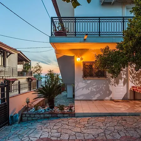 On The - Akroyali Family *