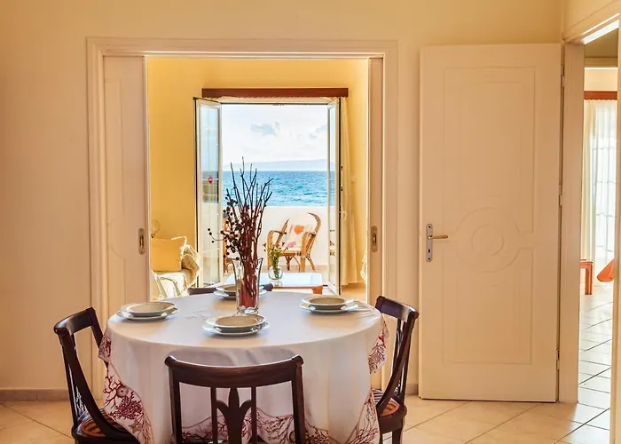 On The - Akroyali Family Apartman