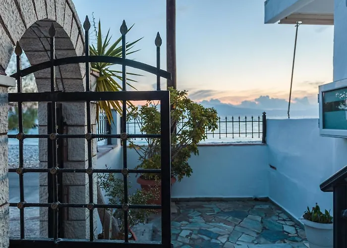 On The - Akroyali Family Apartamento