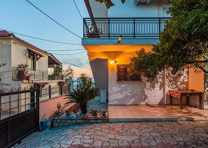 On The - Akroyali Family *